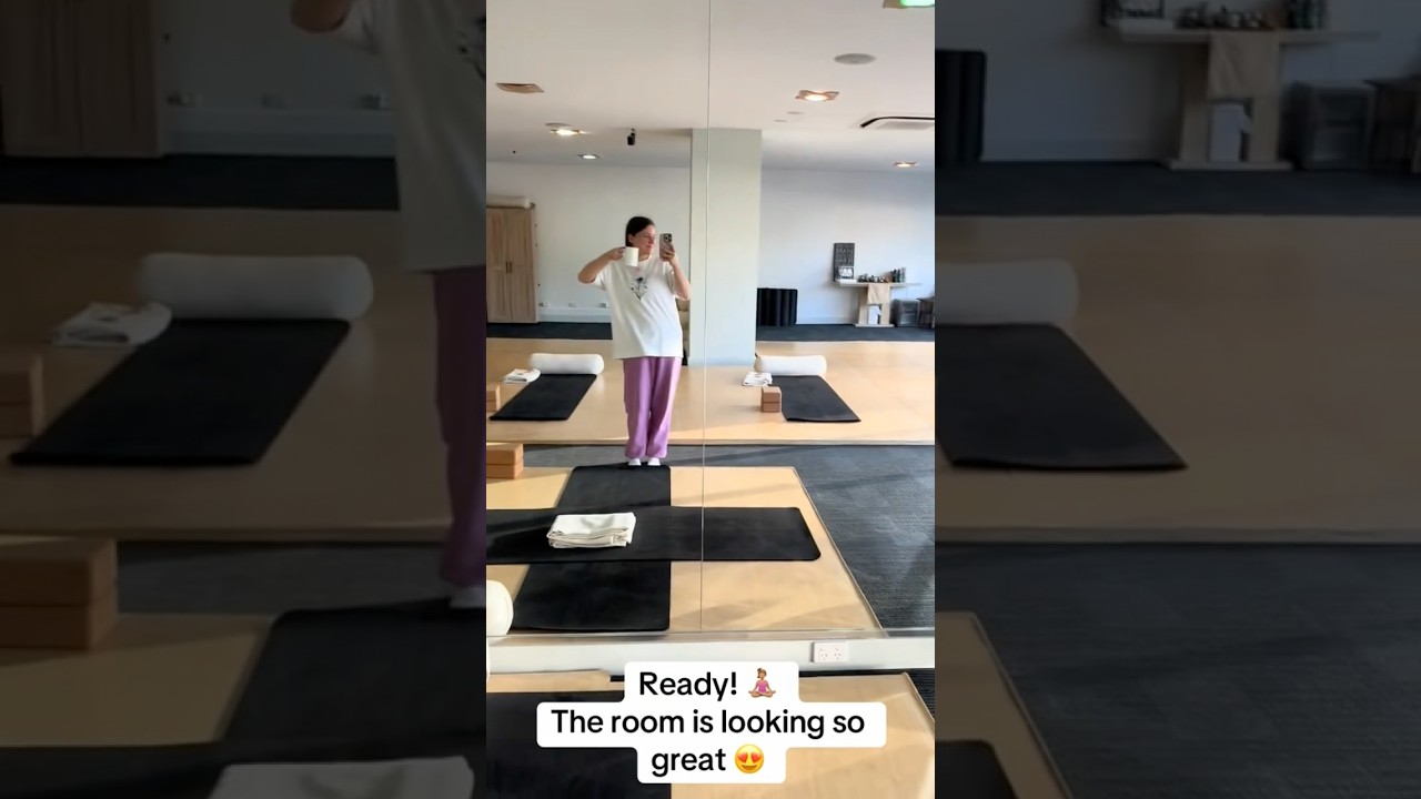 Come with me to prepare the yoga studio for a private session 🤍🧘🏽‍♀️