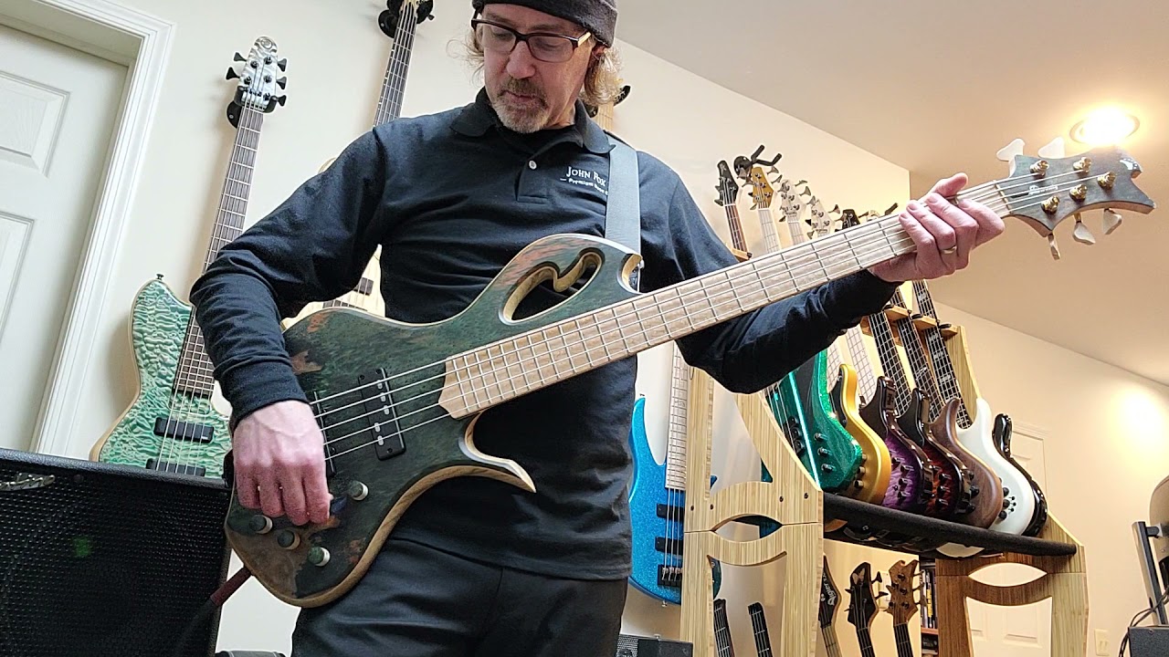 Divinity Guitar Works Oracle 5-string bass (built by Chris Benavente)