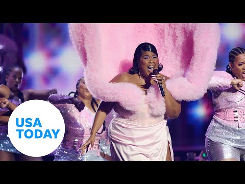 Lizzo invites drag queens on stage to protest Tennessee legislation | USA TODAY