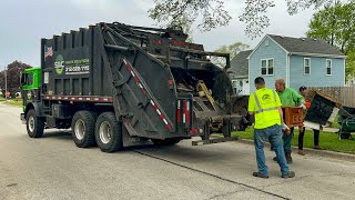 SBC’s Mack MR Leach 2Rll Rear Loader Garbage Truck Crushing Bulk