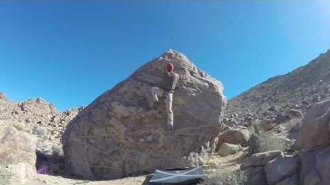 Joshua Tree Bouldering - Unnamed V1 on Lonely Stones Boulder 1