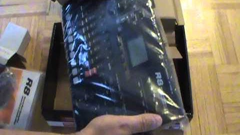 Unboxing Zoom R8 recorder/sampler