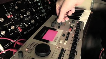 [Gear Demo] Elektron Machinedrum triggering Moog Minimoog