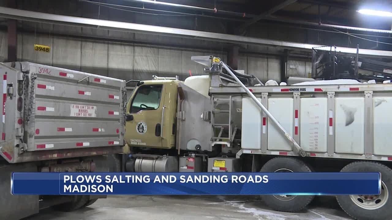 Madison snow plows preparing for freezing rain and wintry mix - YouTube