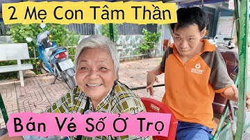 Twee geestelijk zieke moeders en zoons verkopen loten in een pension en ontvangen vriendelijke ha...