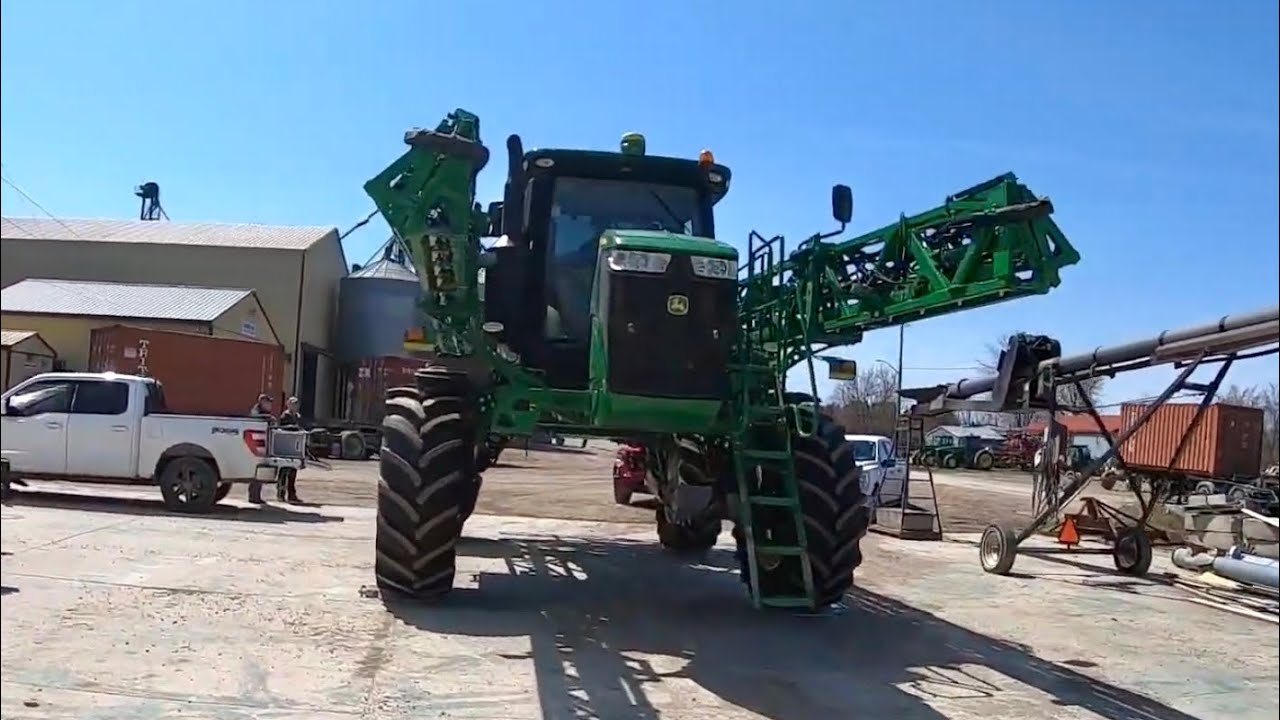 Walk Around and Weight of a John Deere 4038 Sprayer - YouTube