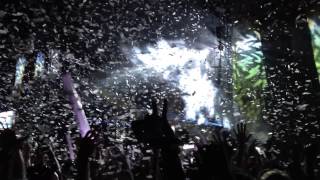 Tiesto Chasing Summer Playing Pursuit of Happiness/Pair of Dice Live