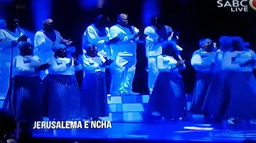 Jerusalema E ncha performing "Ya itshepelang" at the SAMAs