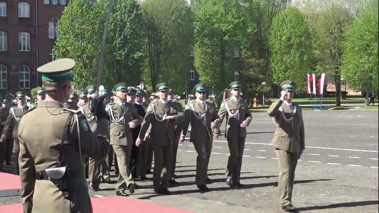 Defilada w Centralnym Ośrodku Szkolenia Straży Granicznej w Koszalinie