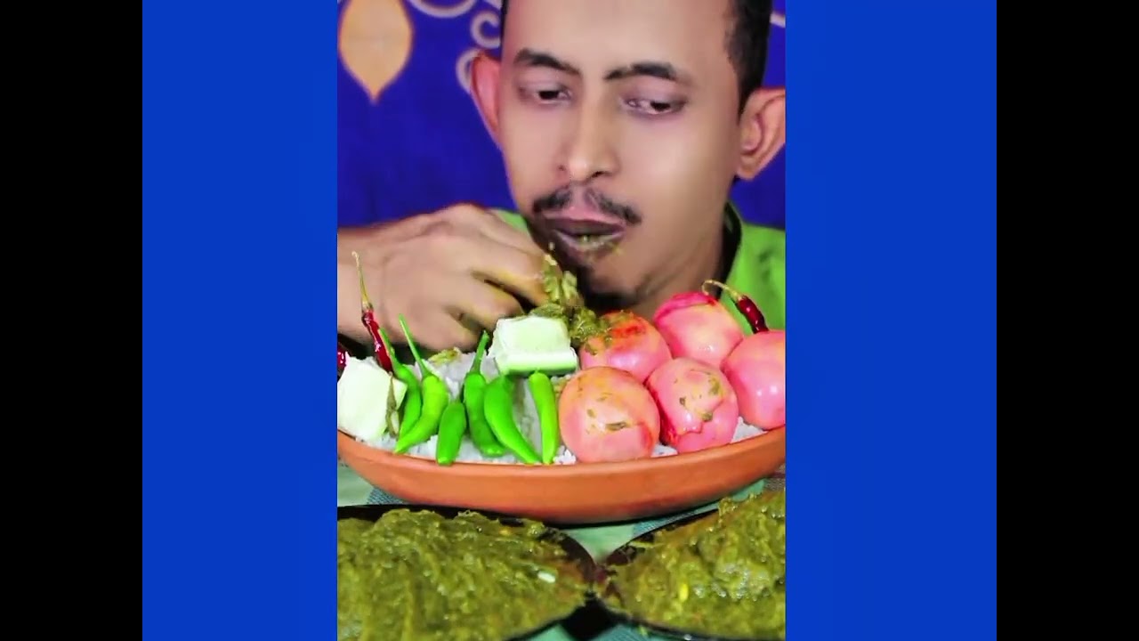 ভাই দেখুন কতগুলো খাবার একাই খাচ্ছে 