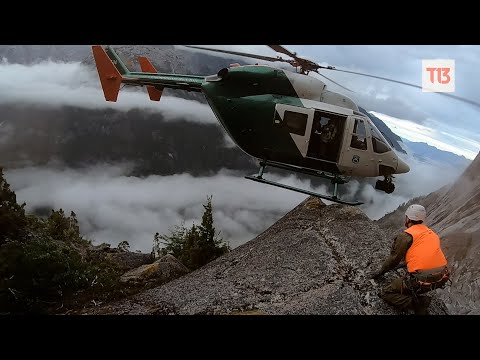 Impresionante maniobra de helicóptero de carabineros en la montaña