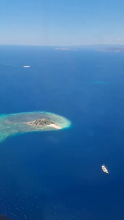 Taman Nasional Komodo dari Pesawat