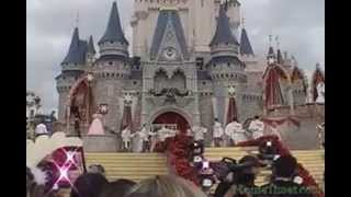 MouseTimes Vidcast #46 - 2006 WDW Christmas Day Parade Taping Part 1