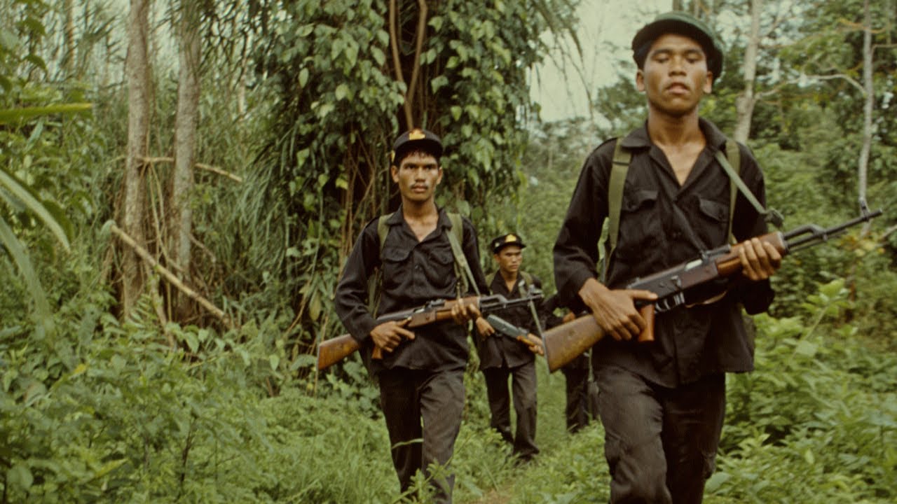 Trong hầm vẫn còn bọn POLPOT đấy ! chúng mày cẩn thận !