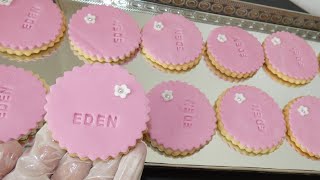 صابلي عيد ميلاد وكيفية طبع الحروف على عجينة السكر راقي وسهل  biscuit personnalisé d'anniversaire