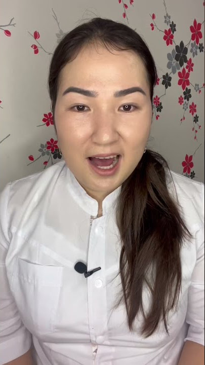 Трусикидегі ұйықтап жатқан әйелдерге қарап