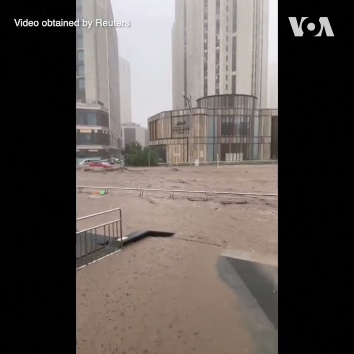 北京郊区暴雨引发洪水
