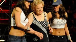 Raw: Mae Young vs. Lay-Cool