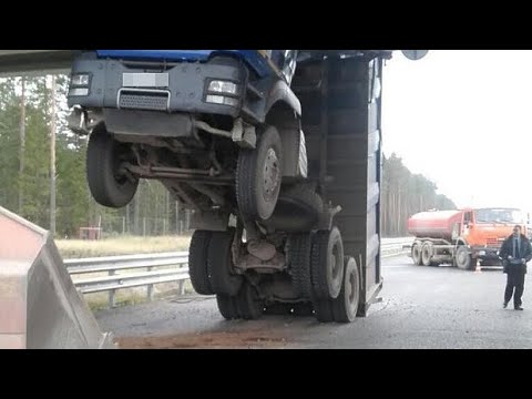 Шокирующие Аварии Грузовиков. Отказ Тормозов. Сука Жесть. Truck Crash Compilation (18+)