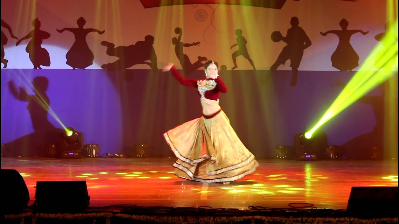 Deewani Mastani by Urvashi Pardeshi ( Yuva Fest ) Over 6 Million Views