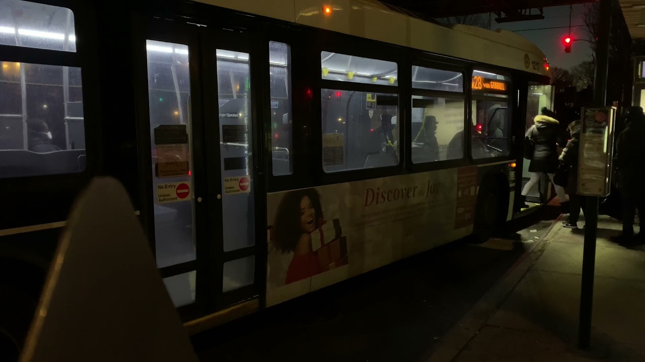 MTA NYC Bus 2010 NovaBus LFSA 1217 Bx28 at Mosholu Parkway/Jerome