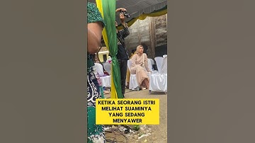 momen lucu ketika istri manyun saat suami nyawer biduan dangdut ‼️‼️#ngakak #lucu #istri #nyawer