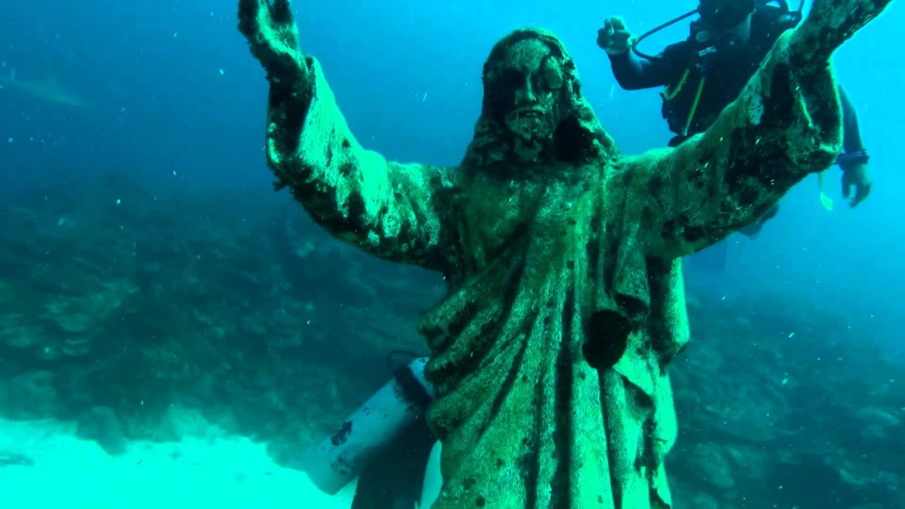 Buceo con Tiburones y Jesus en Isla Providencia Santa Catalina Colombia