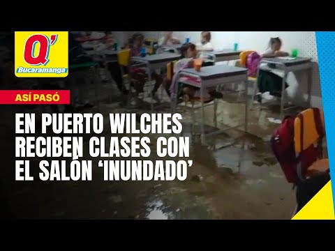 Estudiantes en Puerto Wilches reciben clases con el salón 'inundado'