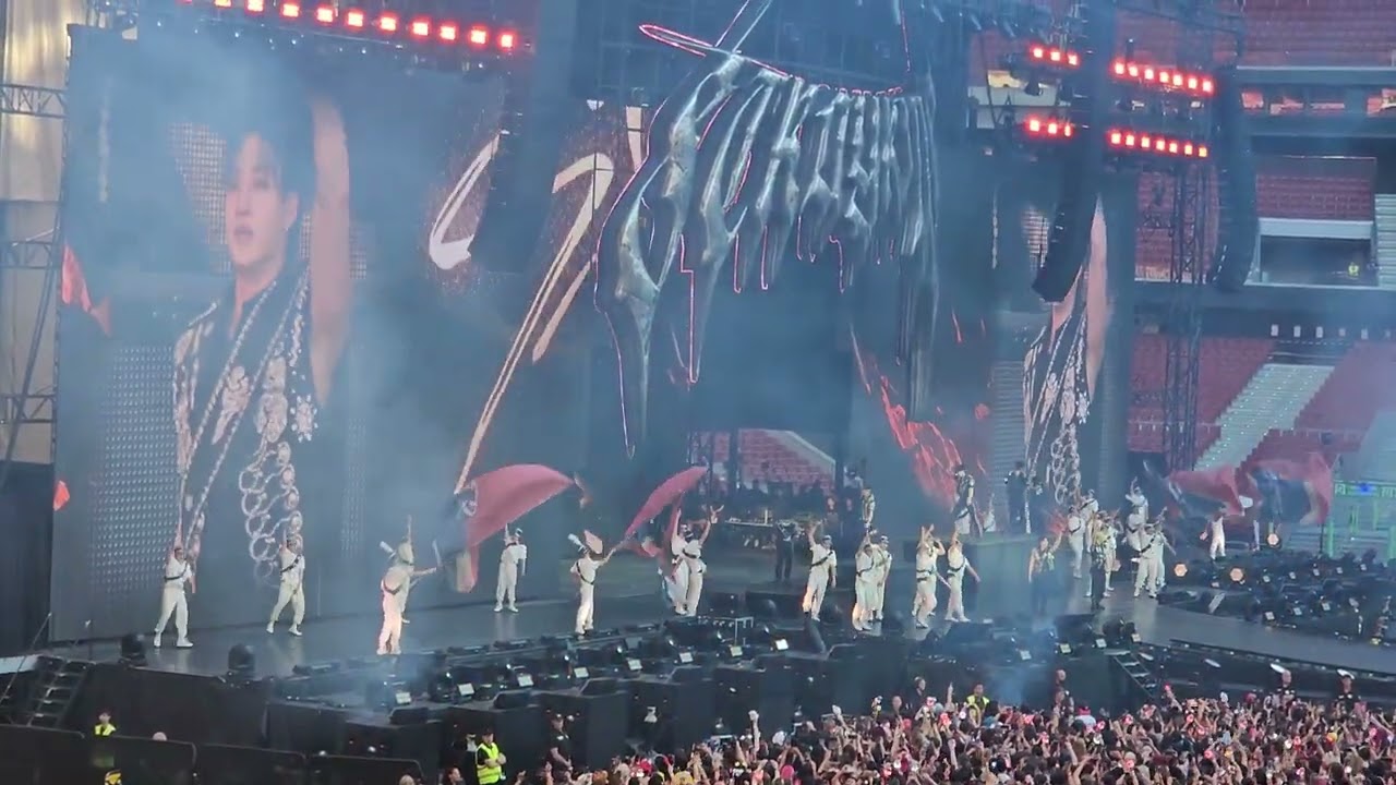 Straykids in Madrid - Opening with Mountains, Thunderous, Jjam, District9 'dominATE' tour  22.7.2025