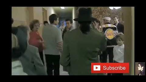 Майкл Джексон посещает детский дом в Москве/ Michael Jackson visit an orphanage in Moscow