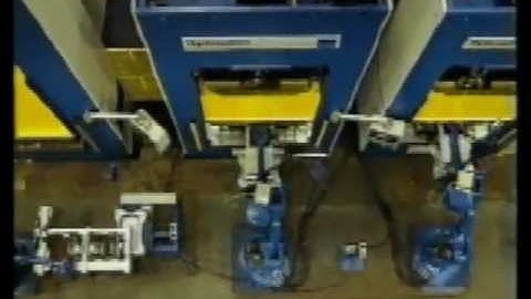 Motoman robots in press transfer line