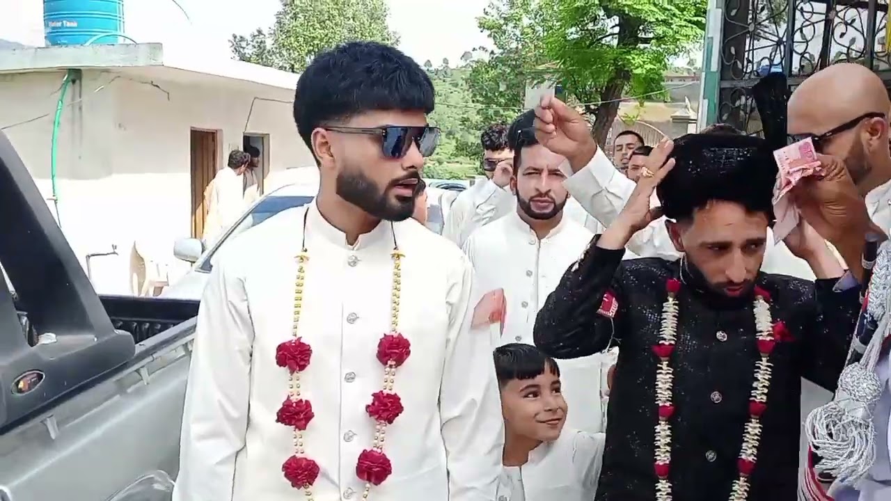 راجہ معین گلزار درلیاہ گجراں (اٹلی) والوں کی انوکھی بارات کہاں گئی ؛اور کتنی گاڑیاں تھی آؤ ہم دیکھات