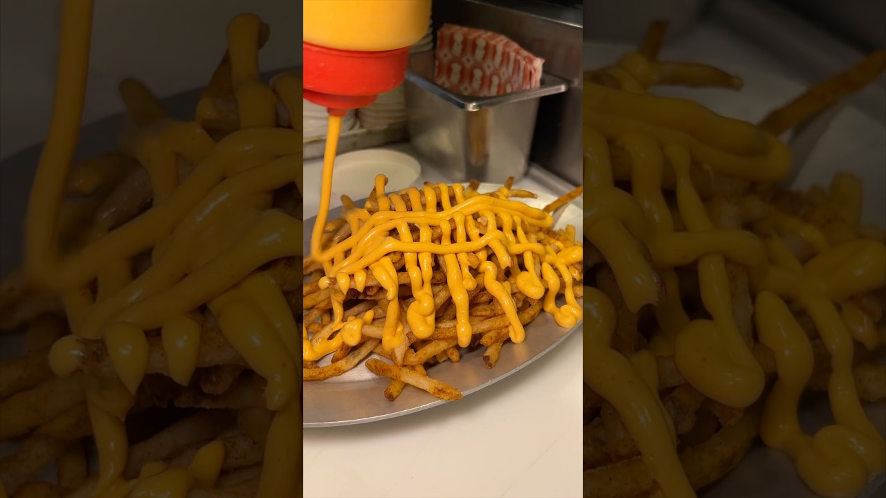 FRIES WITH THE WORKS from Blue Ribbon Fried Chicken in NYC! 🍟🧀🔥🤤 Yes, please. #DEVOURPOWER