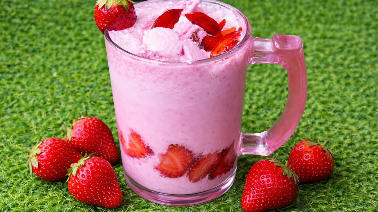 🍓 Fresh Strawberry Milkshake Recipe | Bachche Aur Bado Sabka Favourite |