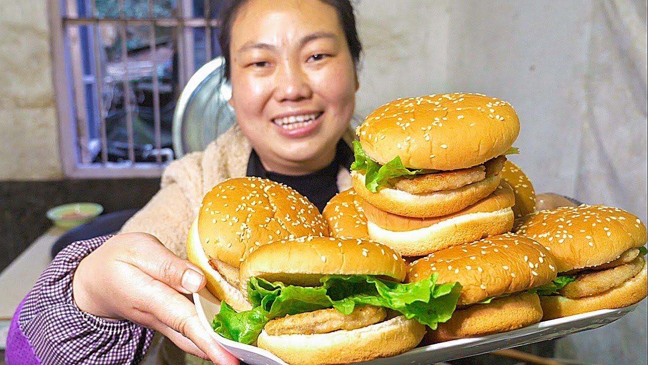 想吃漢堡自己做，媳婦一次做10個，孩子當飯吃 | Make your own burgers, 10 at a time, and eat with your family