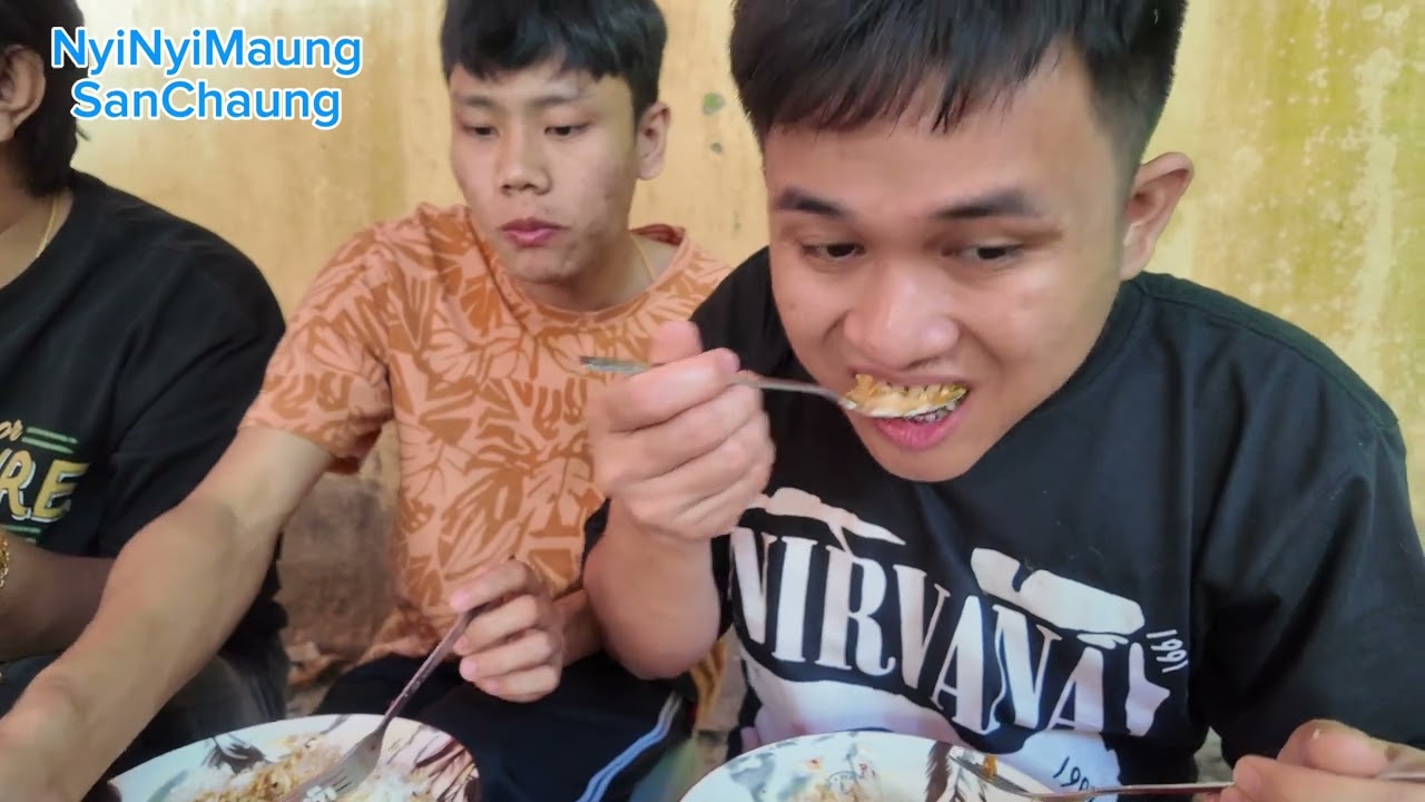 ငပိရည် တို့စရာနဲ့ဆို လိုက်ပွဲတွေ အများကြီးစားတဲ့ မဲမဲ နဲ့သဲသဲ…..