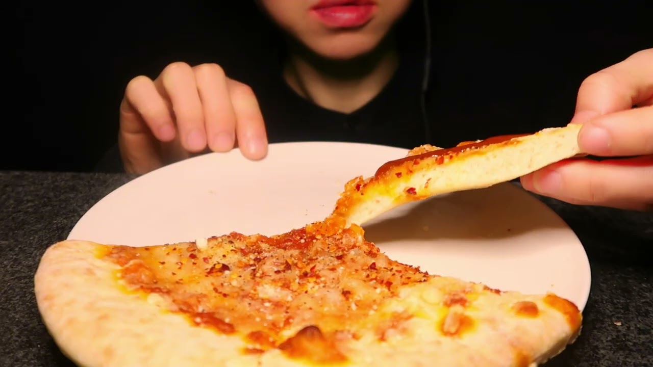 ASMR Tomato Cheese Pizza Mukbang 토마토 치즈 피자 한판 🍕