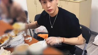 [HD]Jackson Wang having dinner王嘉尔吃播大放送