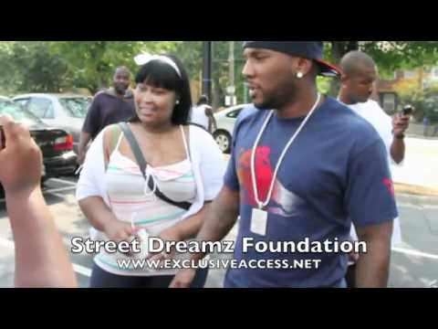 Giving Back - Young Jeezy Visits The Hood & Hands Out School Supplies To The Kids!