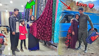 Romantic nomadic couple traveling to the city to buy clothes | Building a dream home