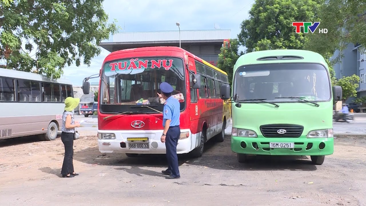 Thanh tra giao thông tăng cường xử lý xe đưa đón công nhân tại khu công nghiệp