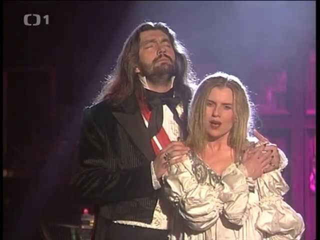 Leona Machálková a Daniel Hůlka - Vím, že jsi se mnou (muzikál Dracula) akkoorden
