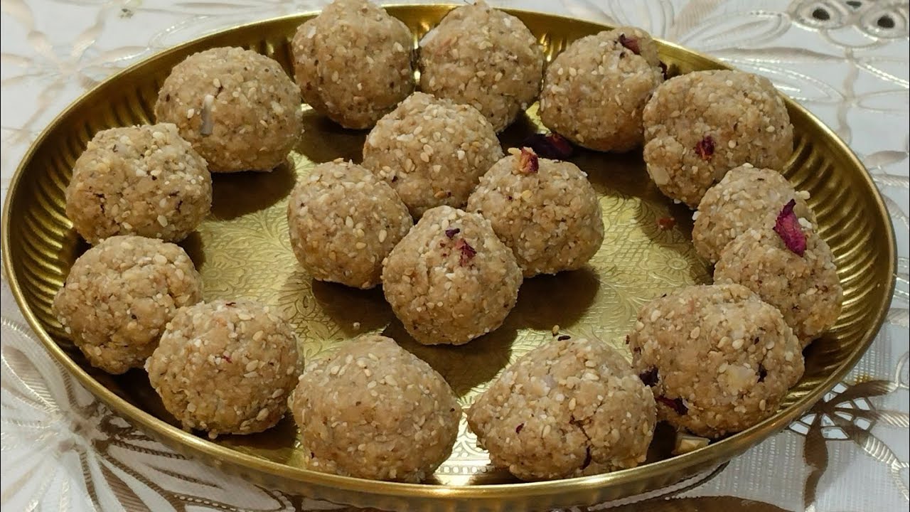 Sardi ka perfect mithas bhara swad – Til Gud Mugfali ke Laddoo 🥜✨Til, gud aur bhuni hui mugfali