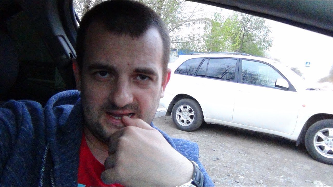 Трахает на капоте авто