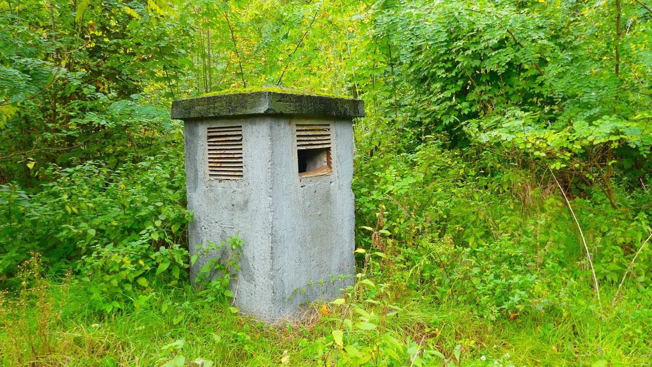 Enger Tunnel führt in unterirdischen Komplex