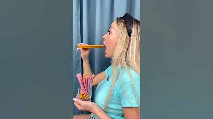 Ông nội tội nghiệp bẻ thanh SOCOLA siêu cute 🍫😱♥️👴 #shorts​​​ #cute​​​🤯😱✋🏼🍦🍢🤚🏽