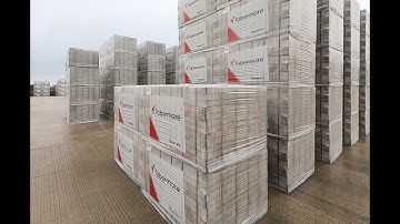 Strapping and stretch hooding of concrete blocks