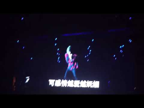 薛之谦南京场演唱会，《暧昧》，鼻血直流！老薛太浪啦~点开绝不后悔，那小身板扭的呦。灯光最美的一首。#薛之谦我好像在哪见过你#