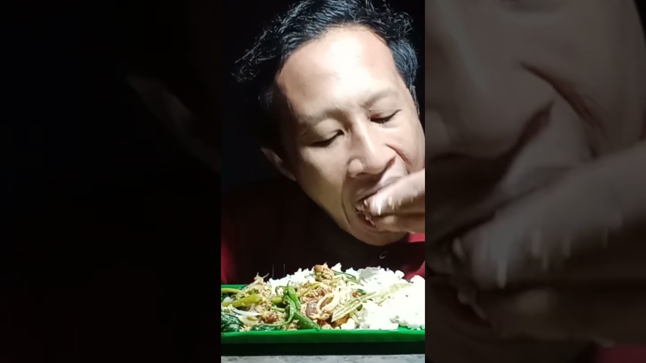 MUKBANG SAYUR SEROMBOTAN KHAS BALI #shortvideo #bali #short #shorts