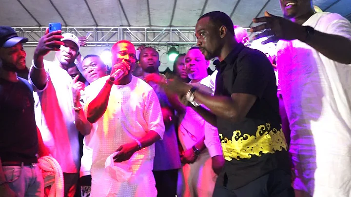 SEE HOW WASIU ALABI PASUMA DRAGGED THE MICROPHONE FROM ALAO MALAIKA ON STAGE TO SING